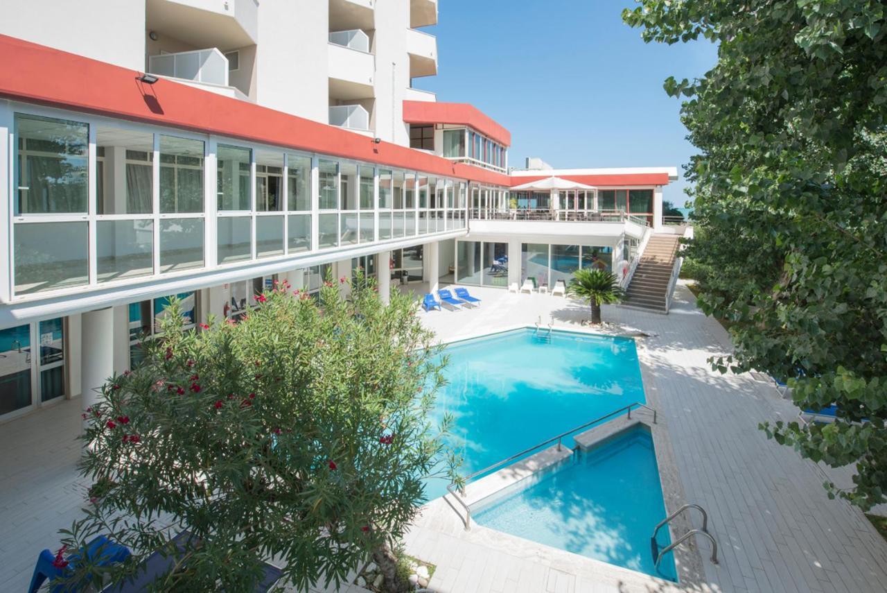 Grand Hotel Adriatico Montesilvano Marina Exterior foto